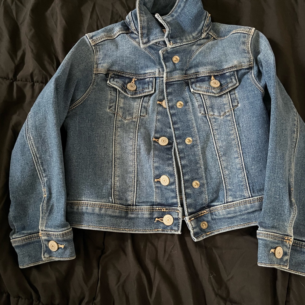 Brand new 2t Jean jacket unisex.  Never worn.